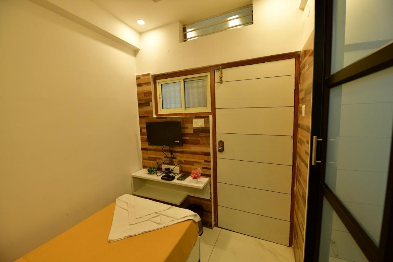 Hotel Surya Lodge 迈索尔 外观 照片