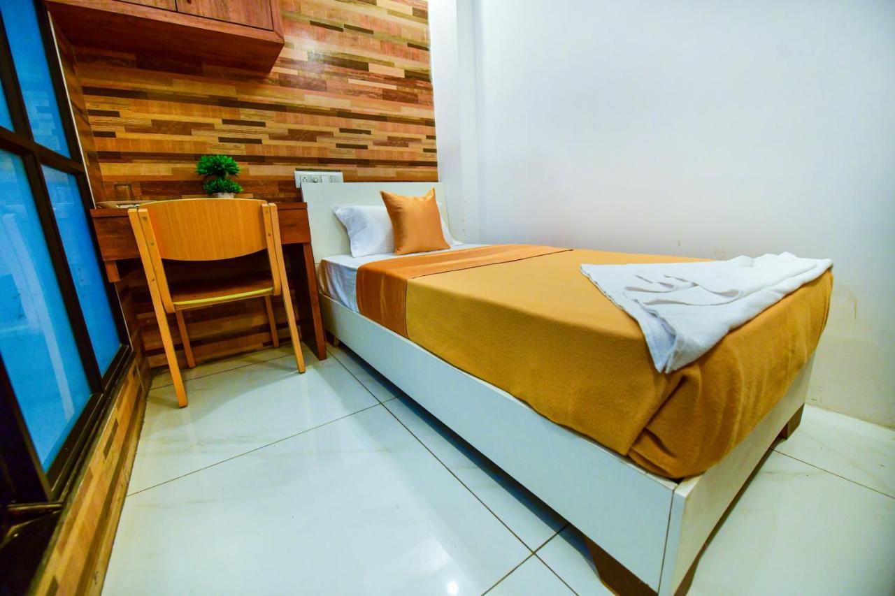 Hotel Surya Lodge 迈索尔 外观 照片