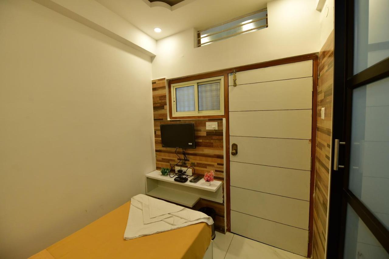 Hotel Surya Lodge 迈索尔 外观 照片