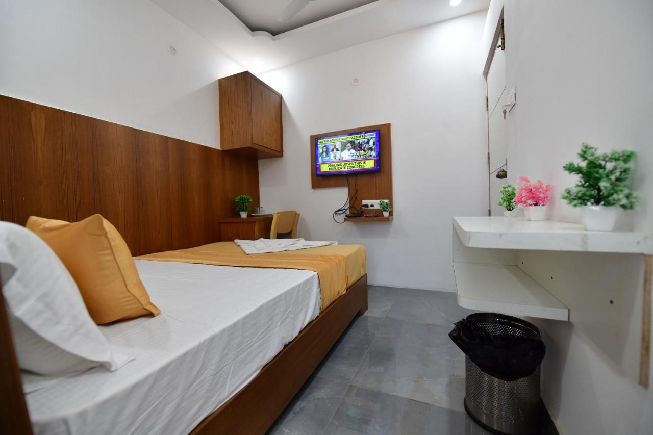 Hotel Surya Lodge 迈索尔 外观 照片