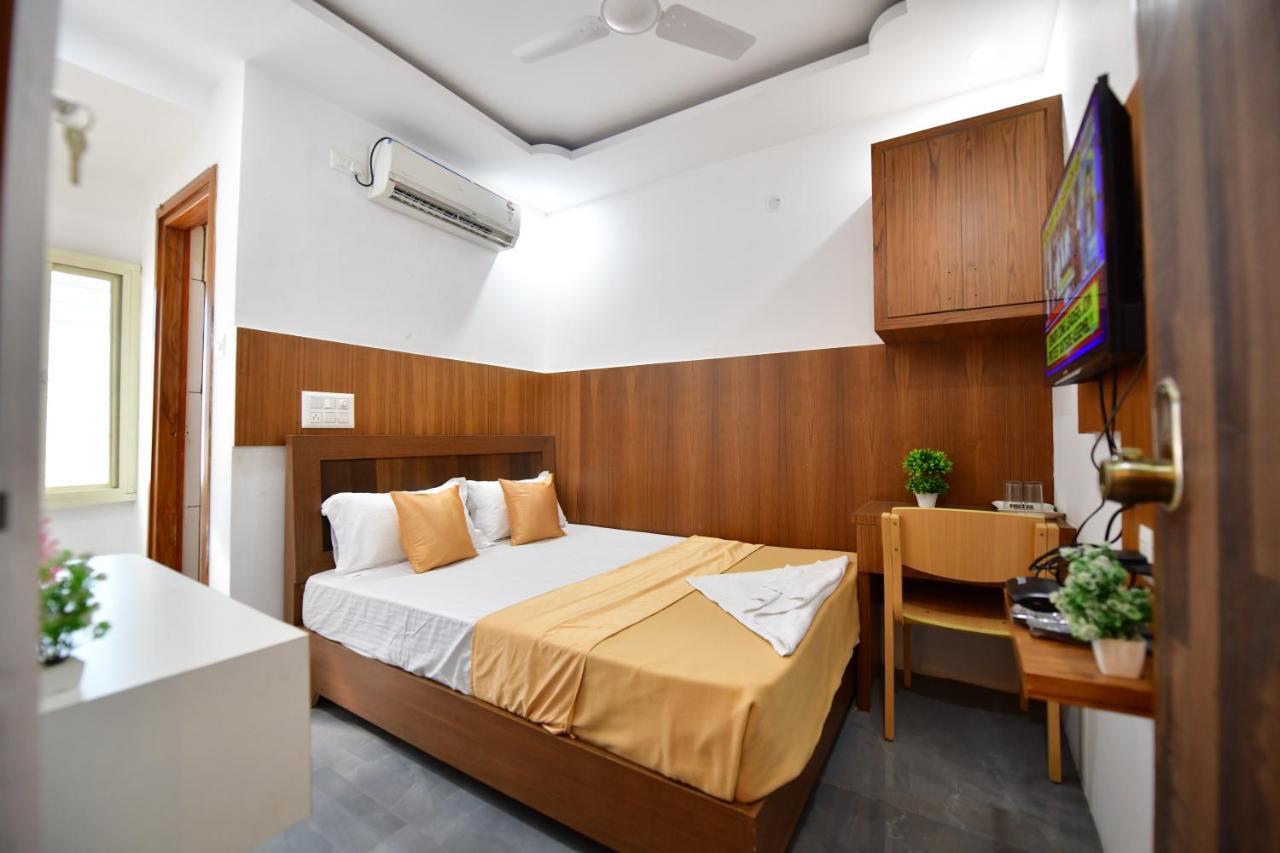 Hotel Surya Lodge 迈索尔 外观 照片